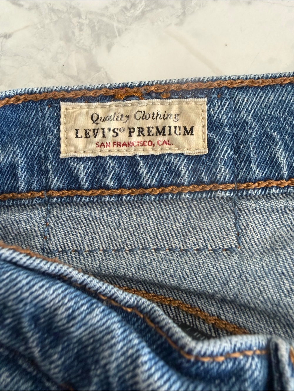 Levi’s 501 Premium Cropped Jean Medium Wash Denim Women’s Sz 27 Capital E - Picture 4 of 5